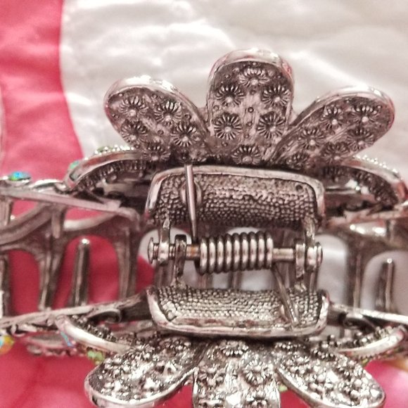 Stunning crystal hair clip
